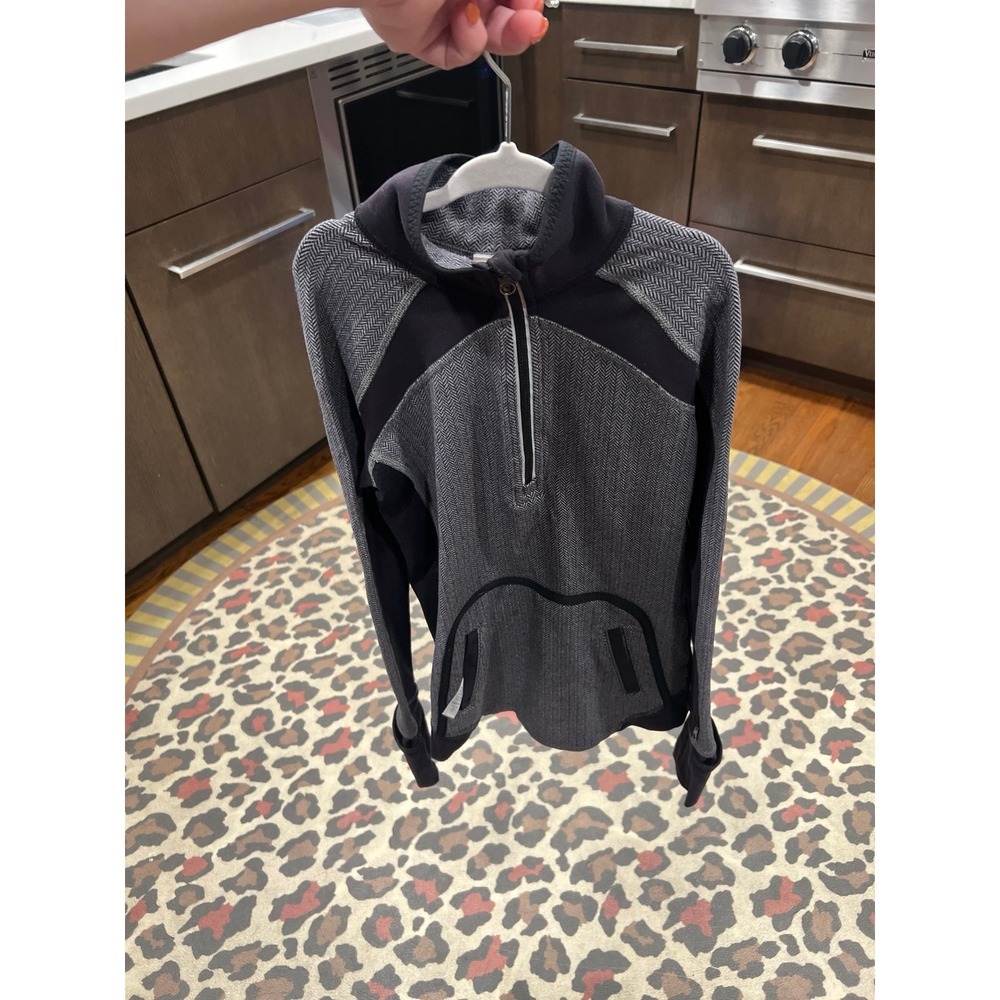 Ivivva (by Lululemon) Speed Seeker 1/4 zip pullover in black girls 10